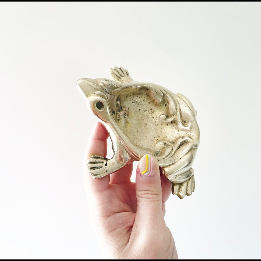 Brass frog